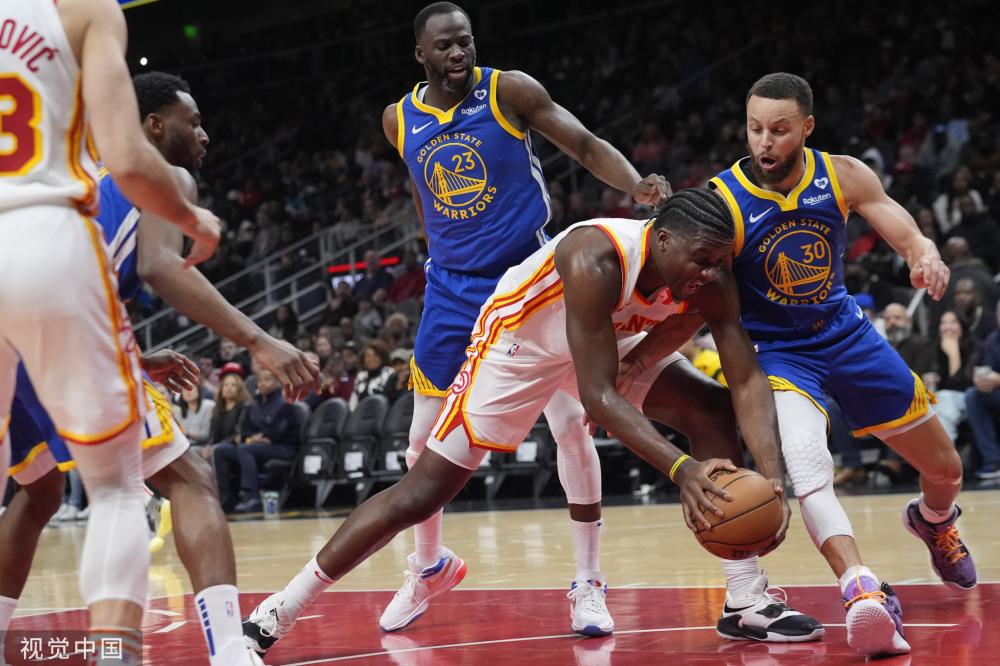 的毕业生依 的毕业生依